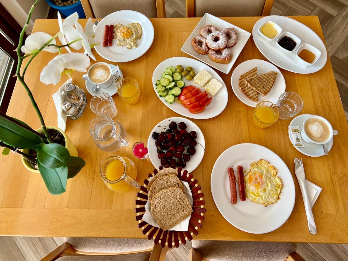 Family Hotel Haruni Εξαμίλιο Εξωτερικό φωτογραφία