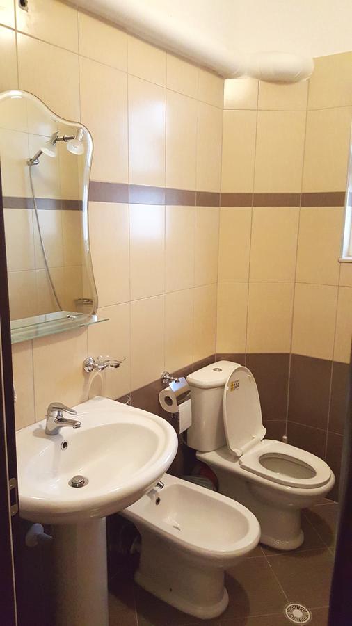Family Hotel Haruni Εξαμίλιο Εξωτερικό φωτογραφία