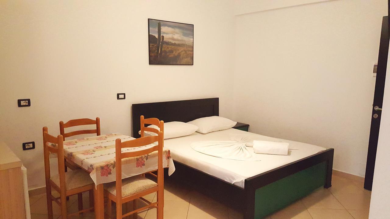 Family Hotel Haruni Εξαμίλιο Εξωτερικό φωτογραφία